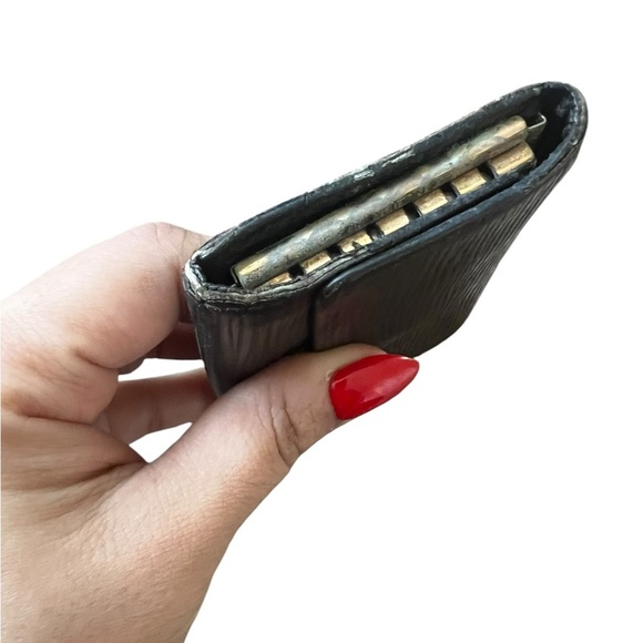 Louis Vuitton 6 Key Holder! Vintage, Pre-Loved! - Picture 4 of 12